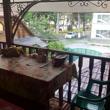 U Iriny Hotel 피준다 외부 사진