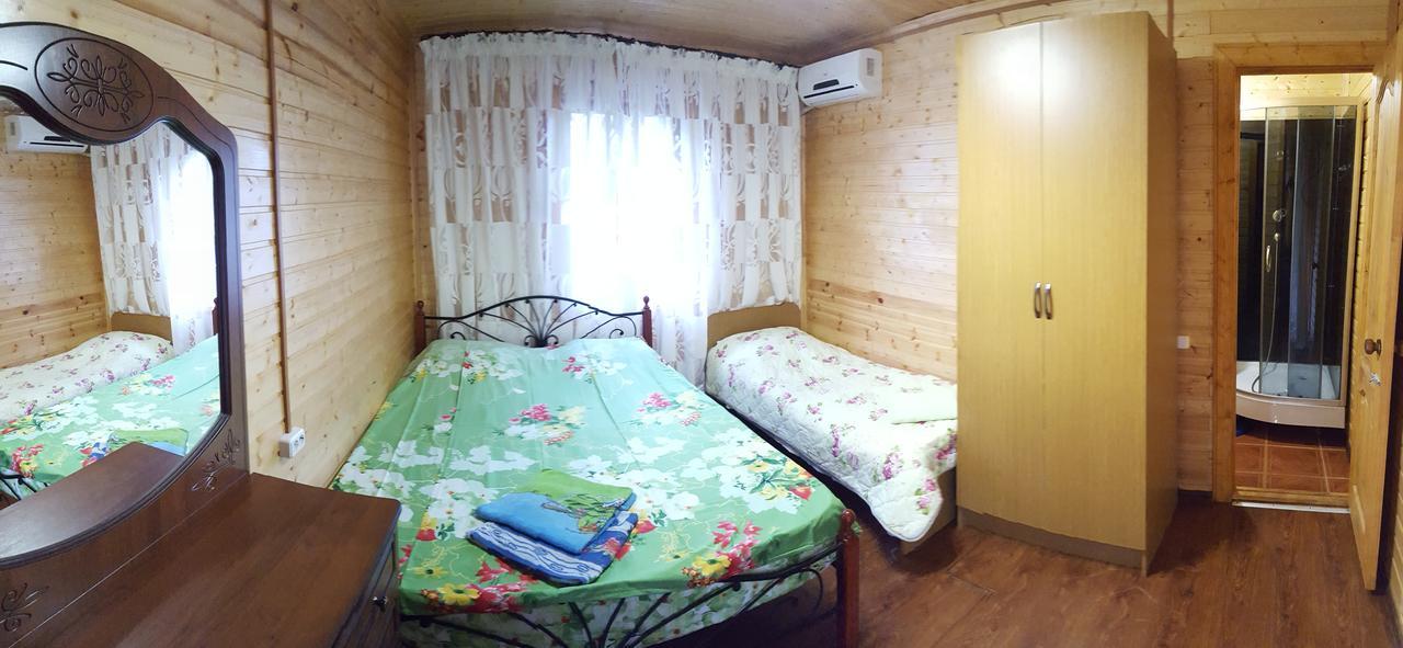 U Iriny Hotel 피준다 외부 사진