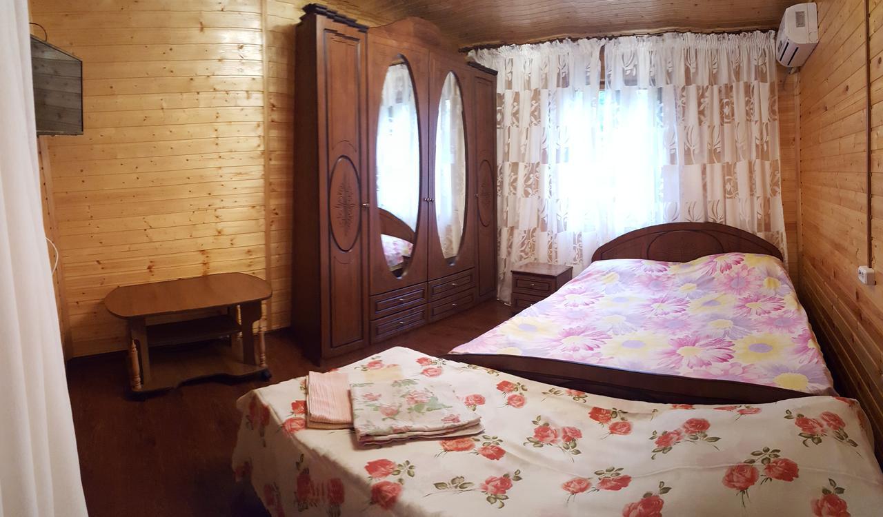 U Iriny Hotel 피준다 외부 사진